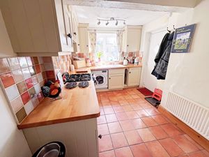 Kitchen- click for photo gallery